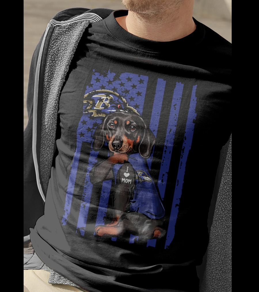 Dachshund I Love Mom Baltimore Ravens Fan With Football Helmet And Stars T-Shirt
