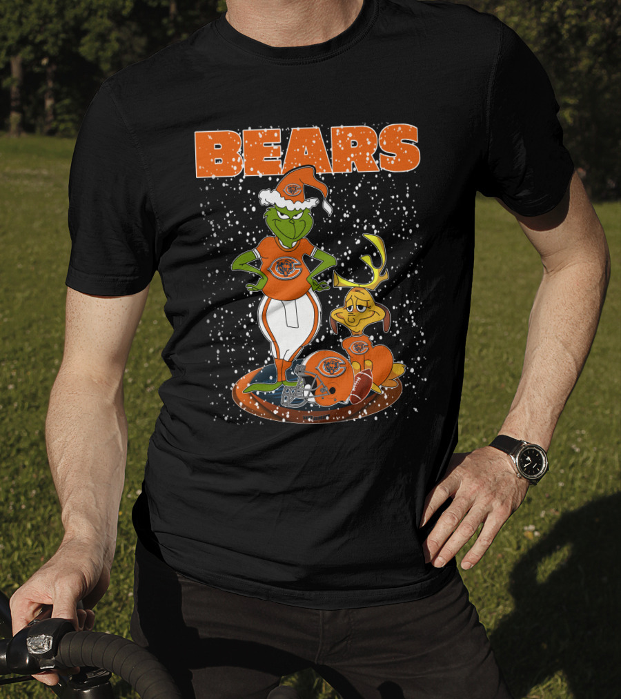 BEARS Grinchxmas CHICAGO BEARS Football Helmet And Santa Hat T-Shirt
