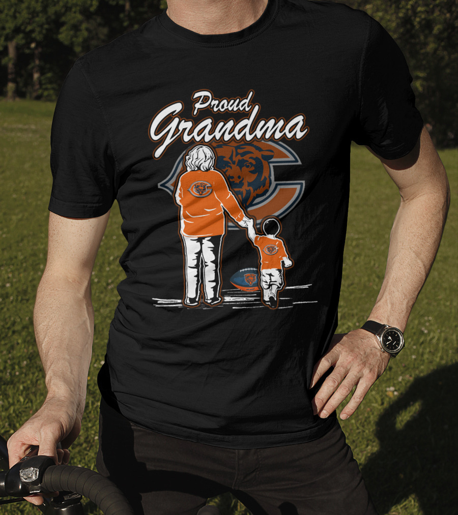 Proud Grandma Chicago Bears Football Family Fan With Child And Bear T-Shirt