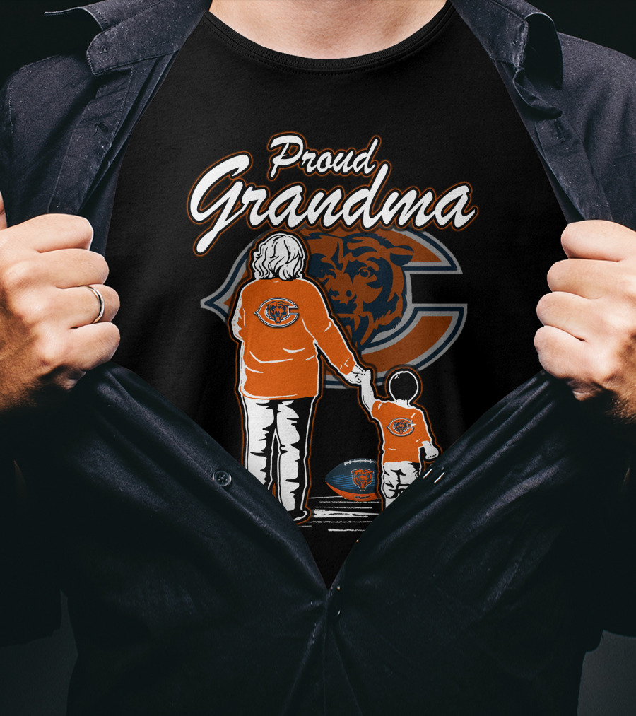 Proud Grandma Chicago Bears Football Family Fan With Child And Bear T-Shirt