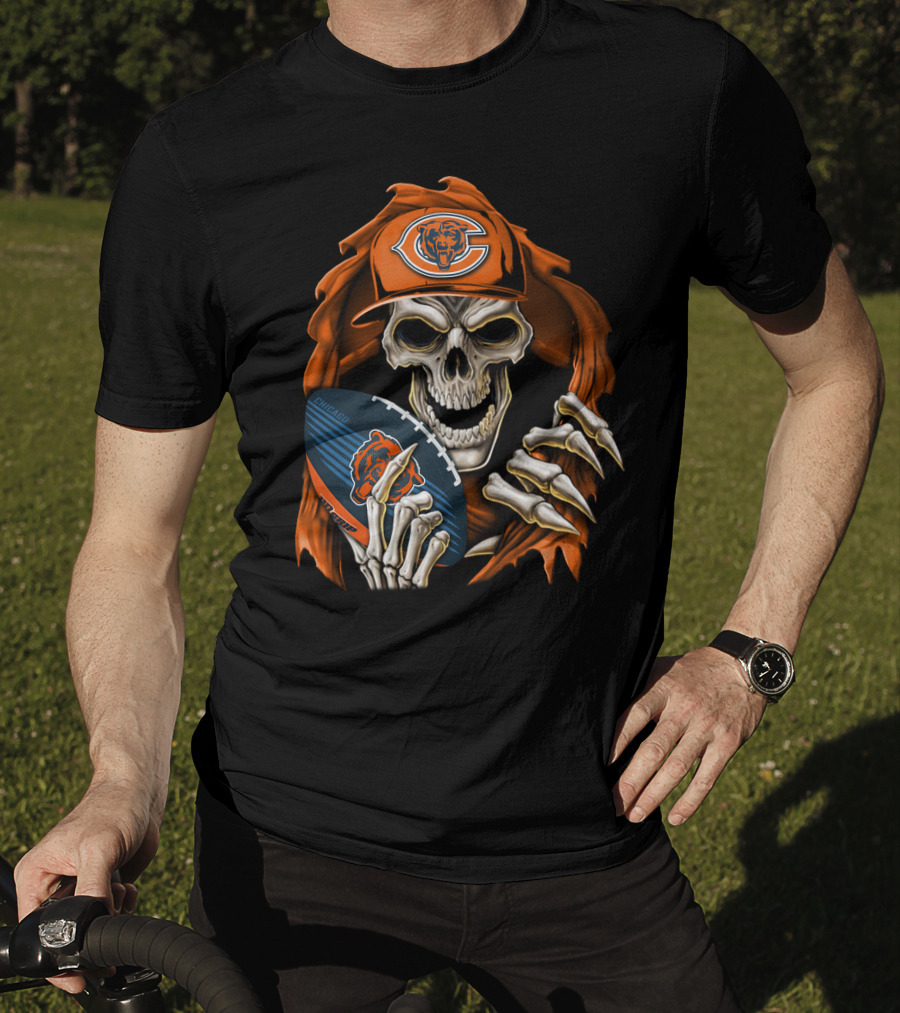 Skullbong CHICAGO BEARS Skeleton Holding Football T-Shirt