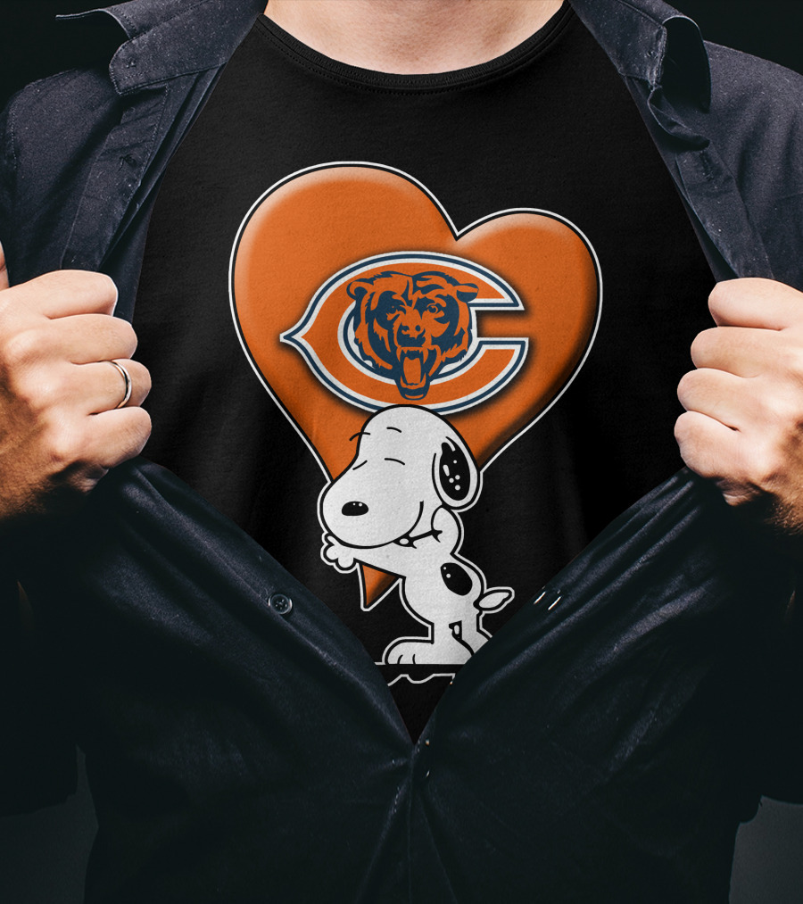 Snoopy Heart Chicago Bears Retro Logo Hug T-Shirt