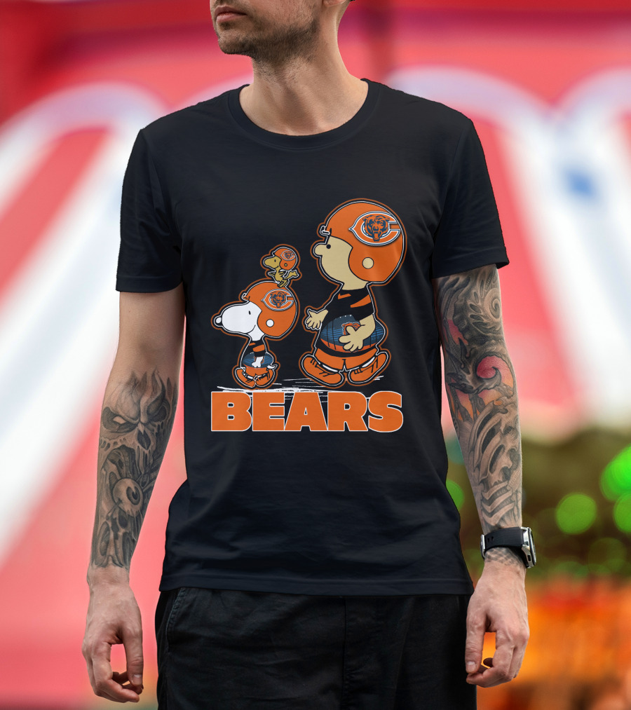 Snpfootball Chicago Bears Peanuts Characters In Bears Helmets T-Shirt