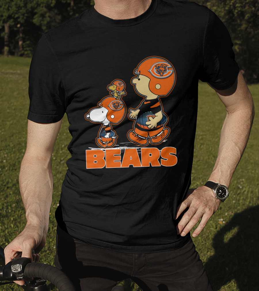 Snpfootball Chicago Bears Peanuts Characters In Bears Helmets T-Shirt
