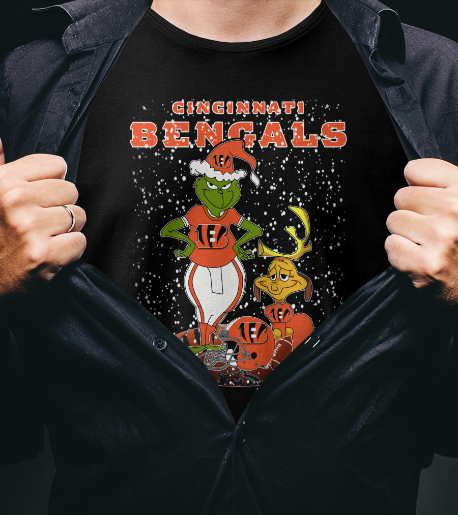 CINCINNATI BENGALS Grinchxmas 1EB Football Snow Scene T-Shirt