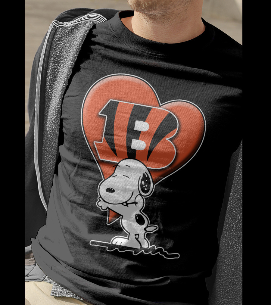 Snp V1 Cincinnati Bengals Snoopy Heart T-Shirt