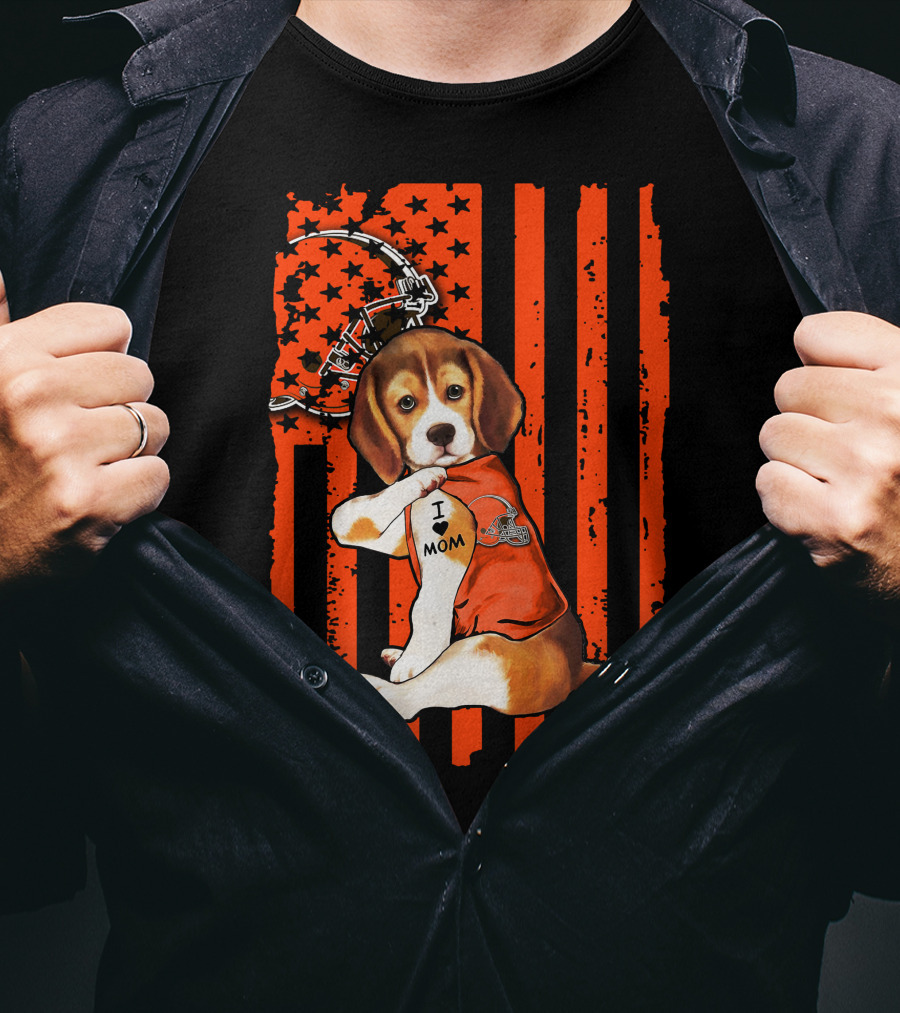 Beagle I Love Mom Cleveland Browns Football Helmet And Stripes T-Shirt