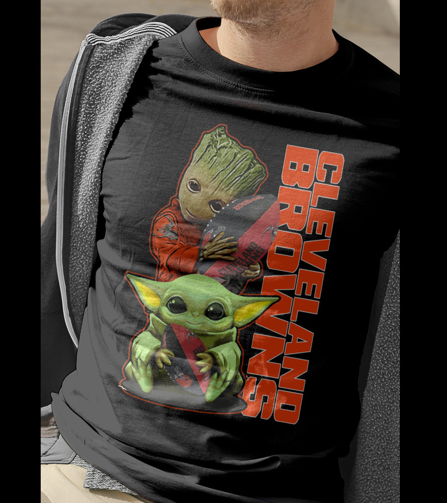 CLEVELAND BROWNS Groot And Baby Yoda Holding Football T-Shirt