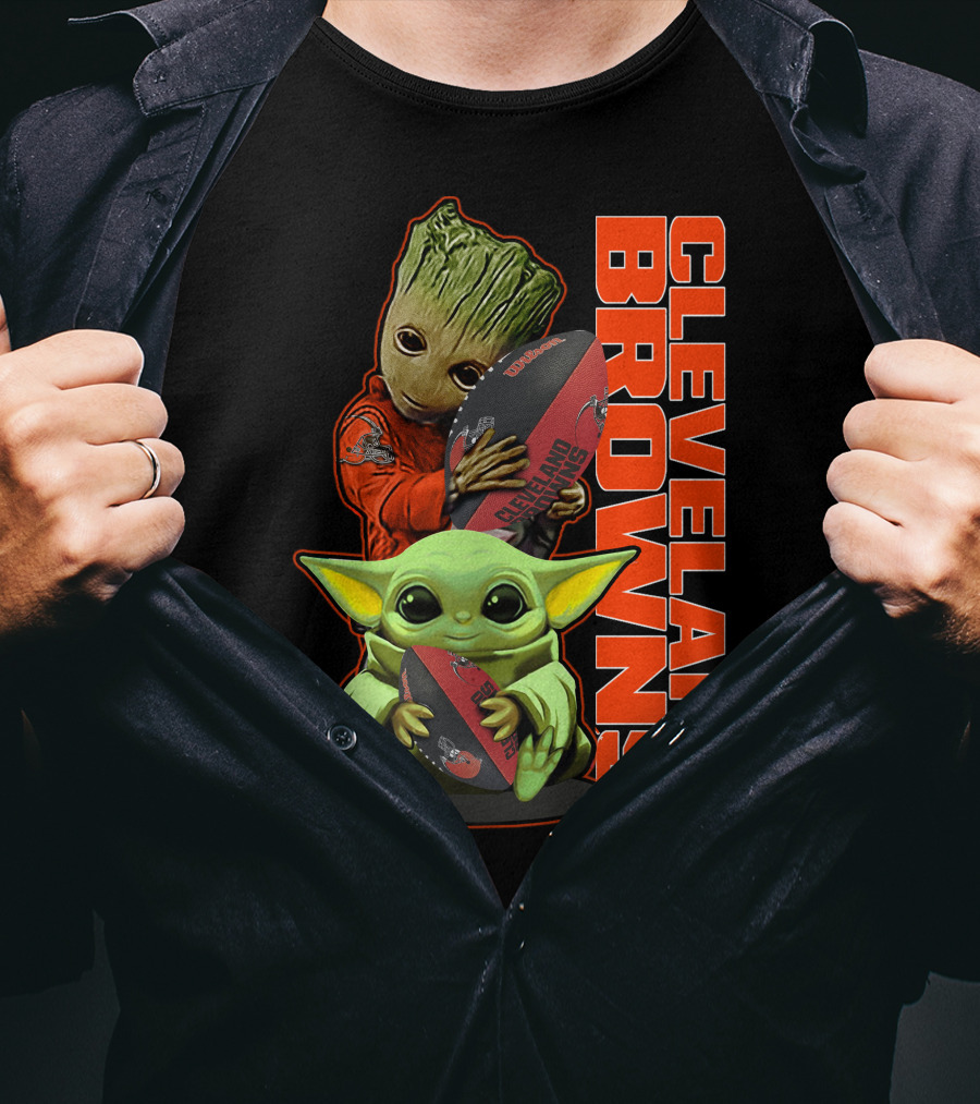 CLEVELAND BROWNS Groot And Baby Yoda Holding Football T-Shirt