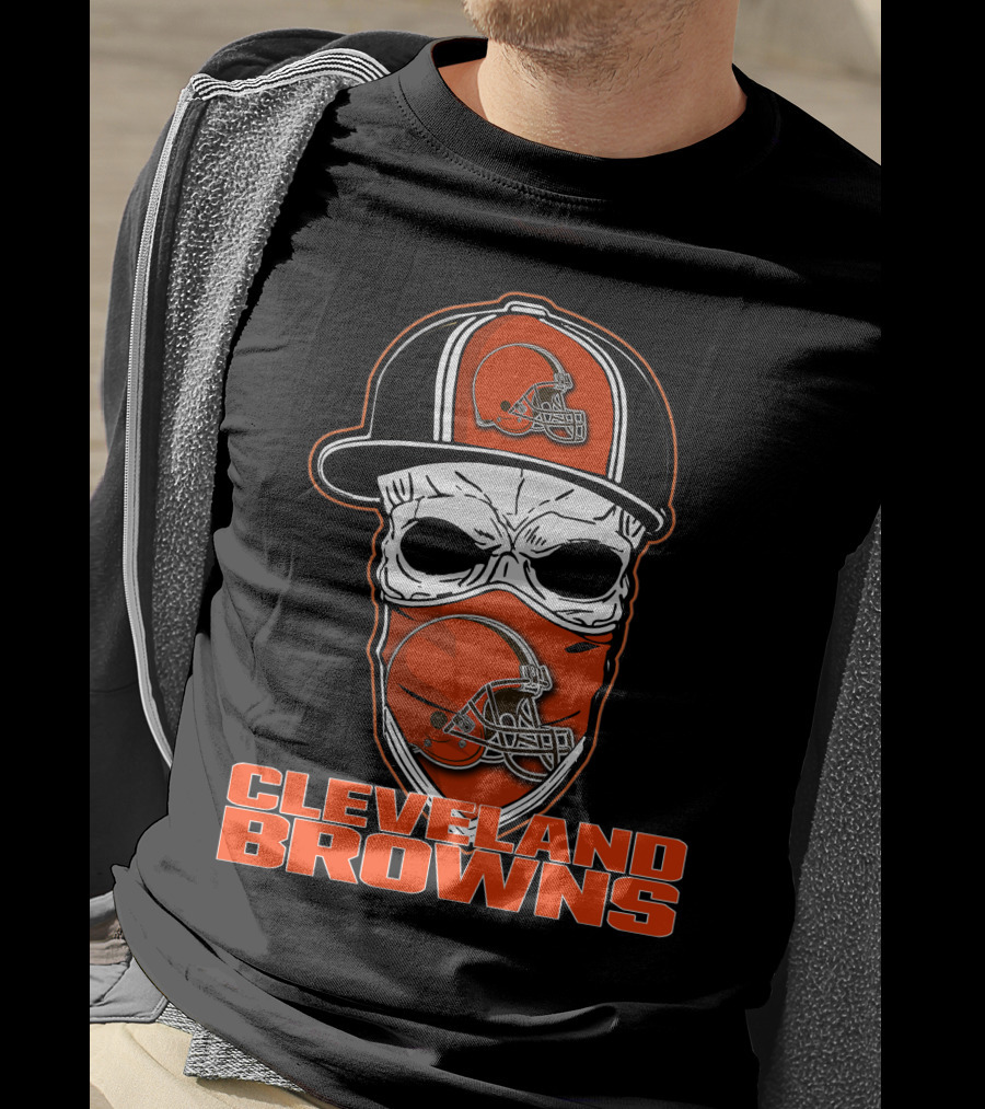 CLEVELAND BROWNS Skull Hat Football Helmet T-Shirt