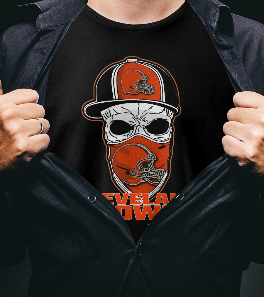 CLEVELAND BROWNS Skull Hat Football Helmet T-Shirt