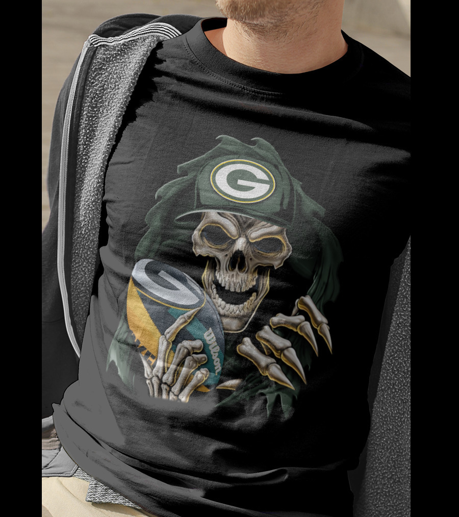 Skull Holding Wilson Football Green Bay Packers T-Shirt