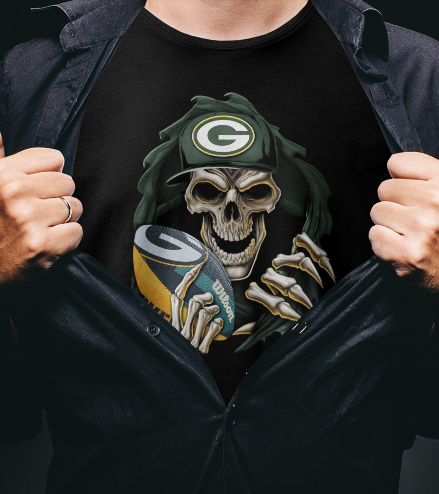 Skull Holding Wilson Football Green Bay Packers T-Shirt
