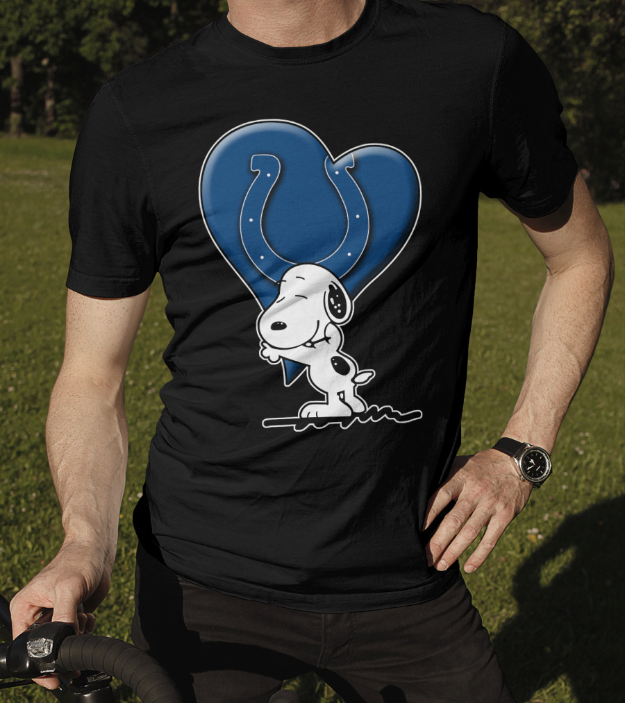 Snoopy Hugging Colts Horseshoe Heart Indianapolis Colts Snp T-Shirt