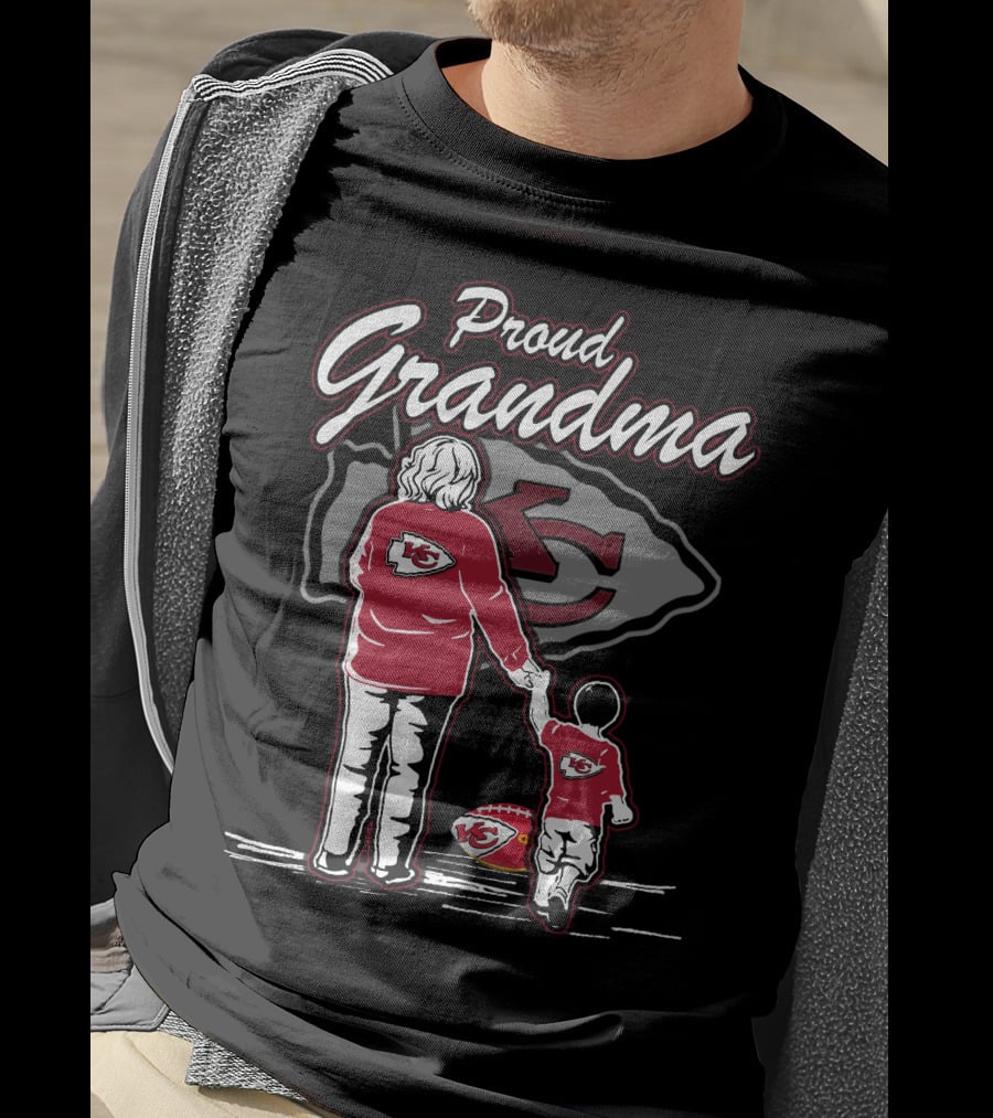 Proud Grandma Kansas City Chiefs Logo With Family T-Shirt