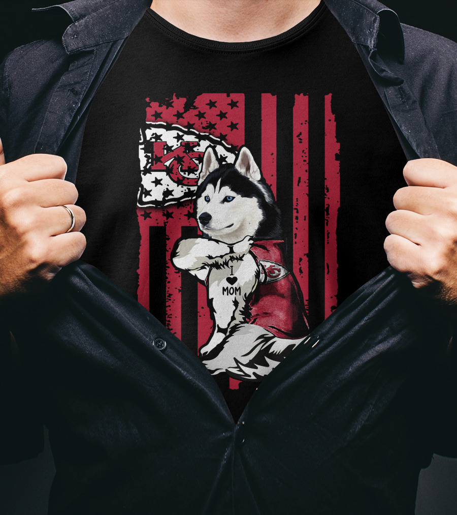 Siberian Husky Wearing Kansas City Chiefs Jersey With Flag Background Mom T-Shirt