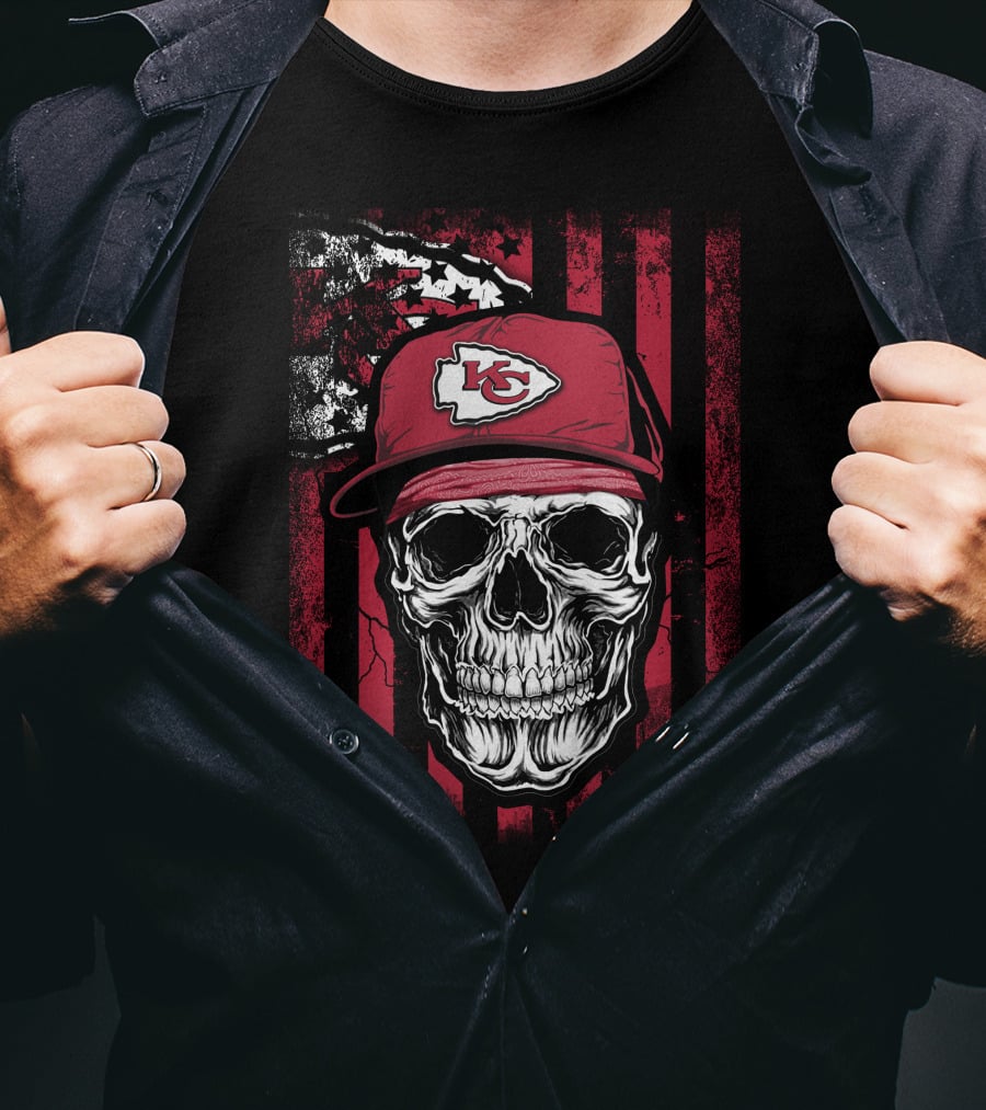 Kansas City Chiefs Skull With Red Hat And Flag Background T-Shirt