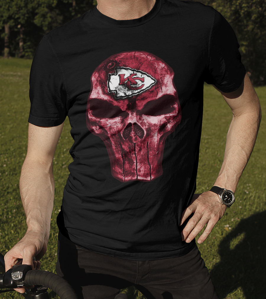 Skull Design Featuring Kansas City Chiefs T-Shirt