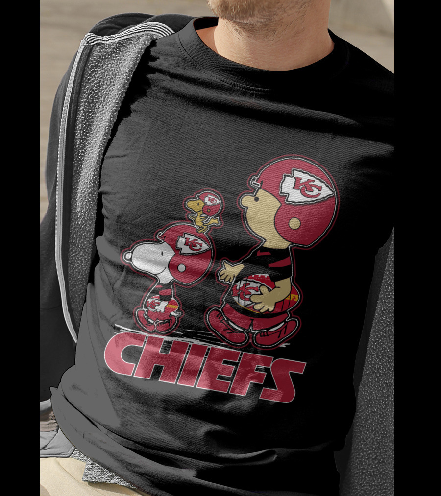 Snpfootball Kansas City Chiefs Snoopy Woodstock Helmet Charlie Brown T-Shirt