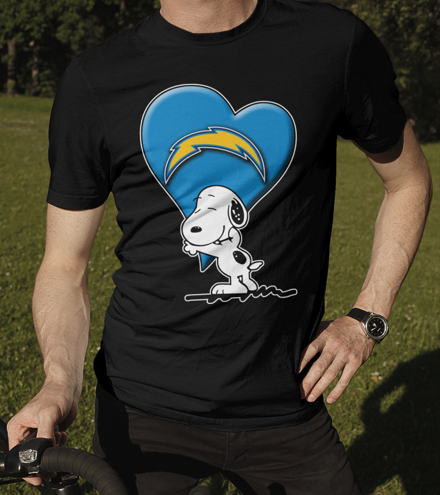 Snp V1 Los Angeles Chargers Snoopy Hugging Heart T-Shirt