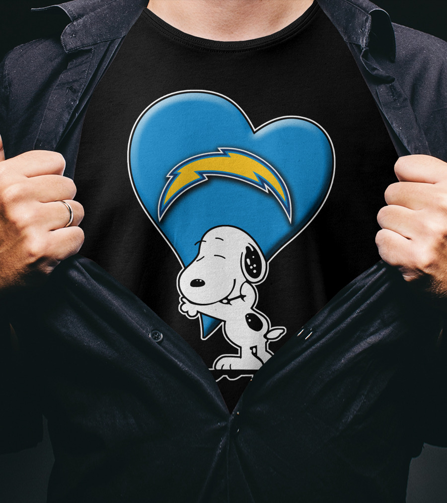 Snp V1 Los Angeles Chargers Snoopy Hugging Heart T-Shirt