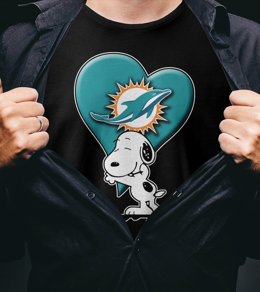 Snp V1 Snoopy Miami Dolphins Heart Hug T-Shirt
