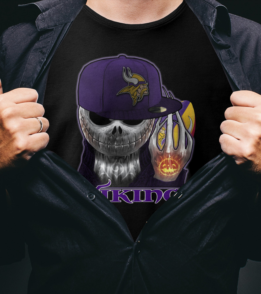 Vikings Skull With Pumpkin And Football In Purple Hat T-Shirt