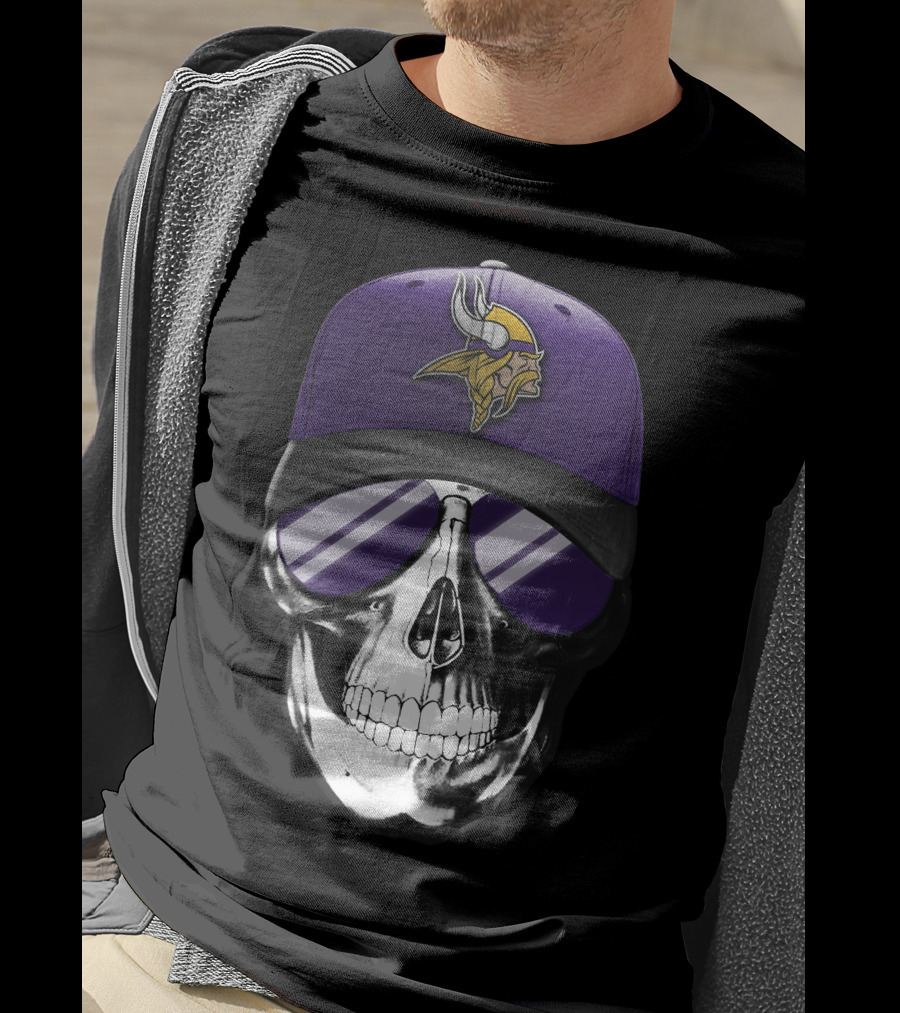 Minnesota Vikings Skull With Purple Hat T-Shirt