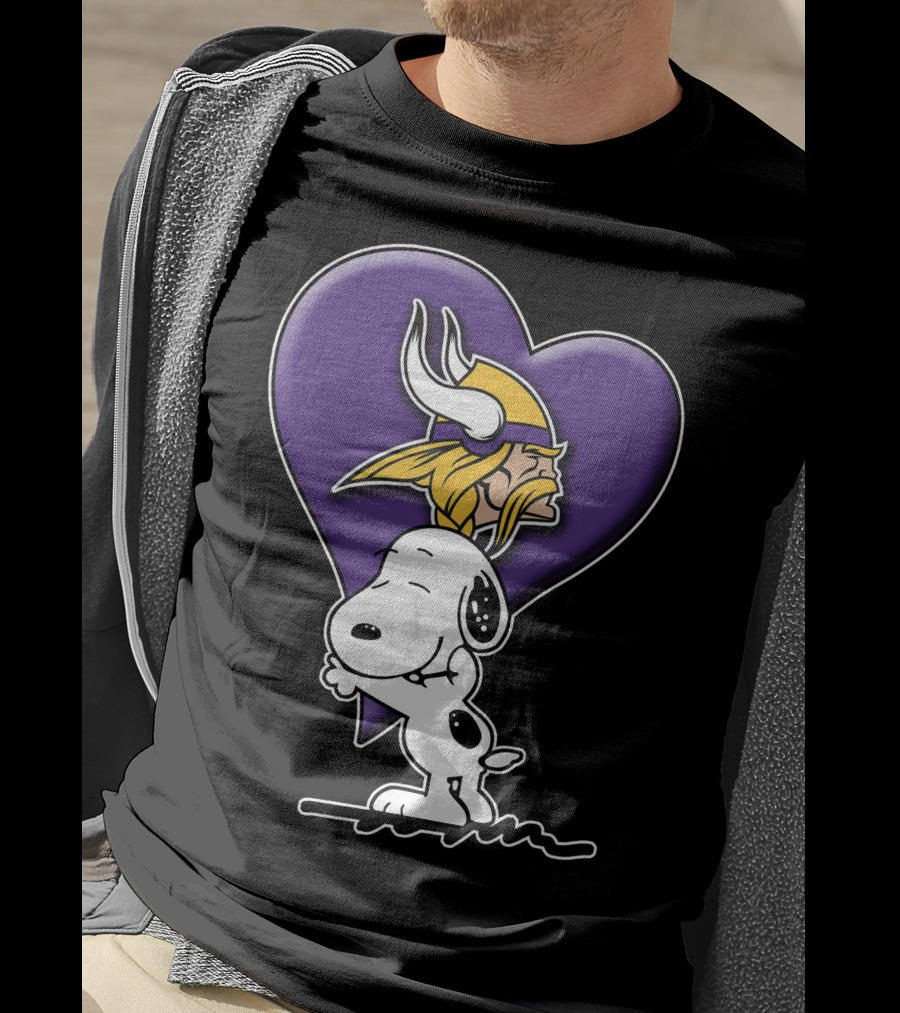 Snoopy Hugging Heart Minnesota Vikings T-Shirt