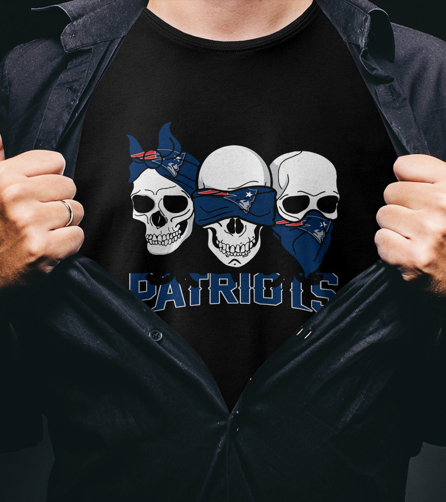 Patriots Skulls Three New England Helmets T-Shirt