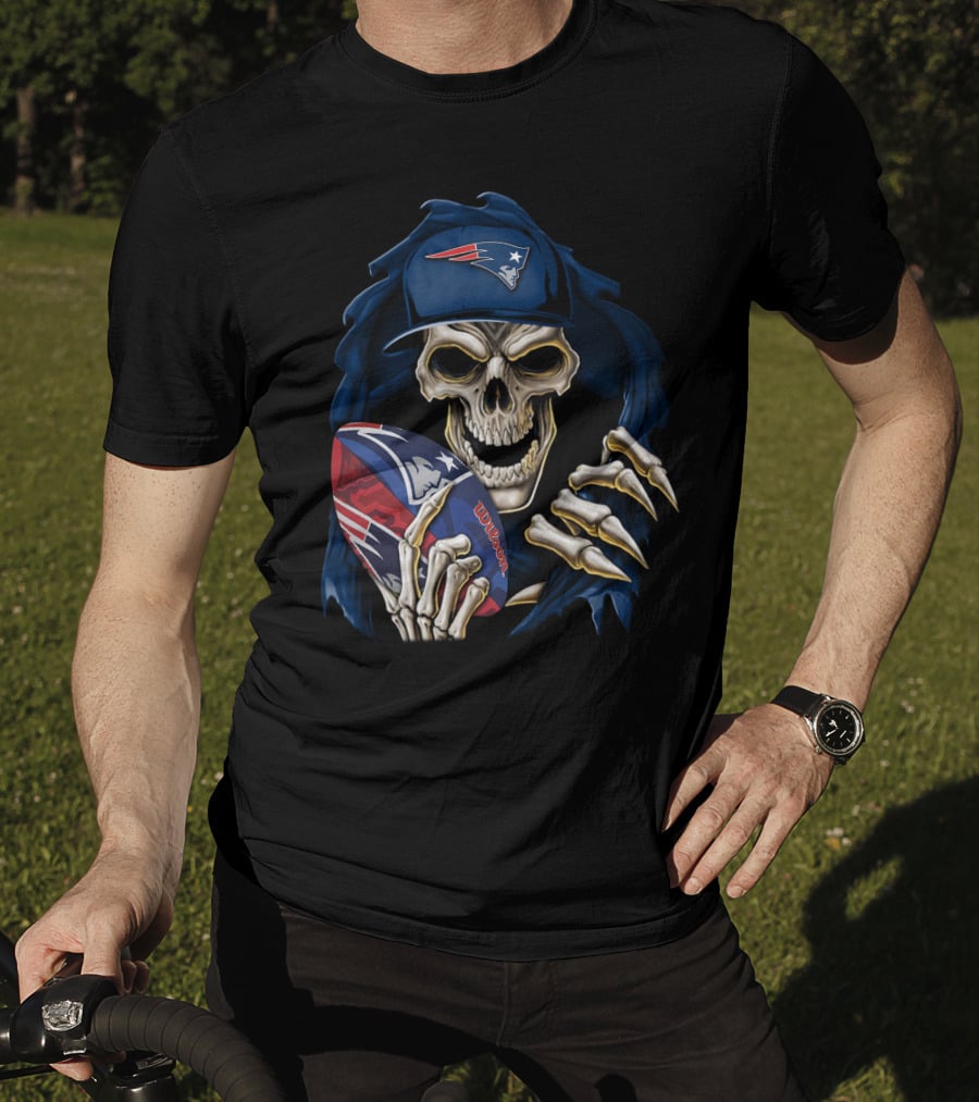 Skullbong New England Patriots Skeleton With Cap Holding Wilson Football T-Shirt