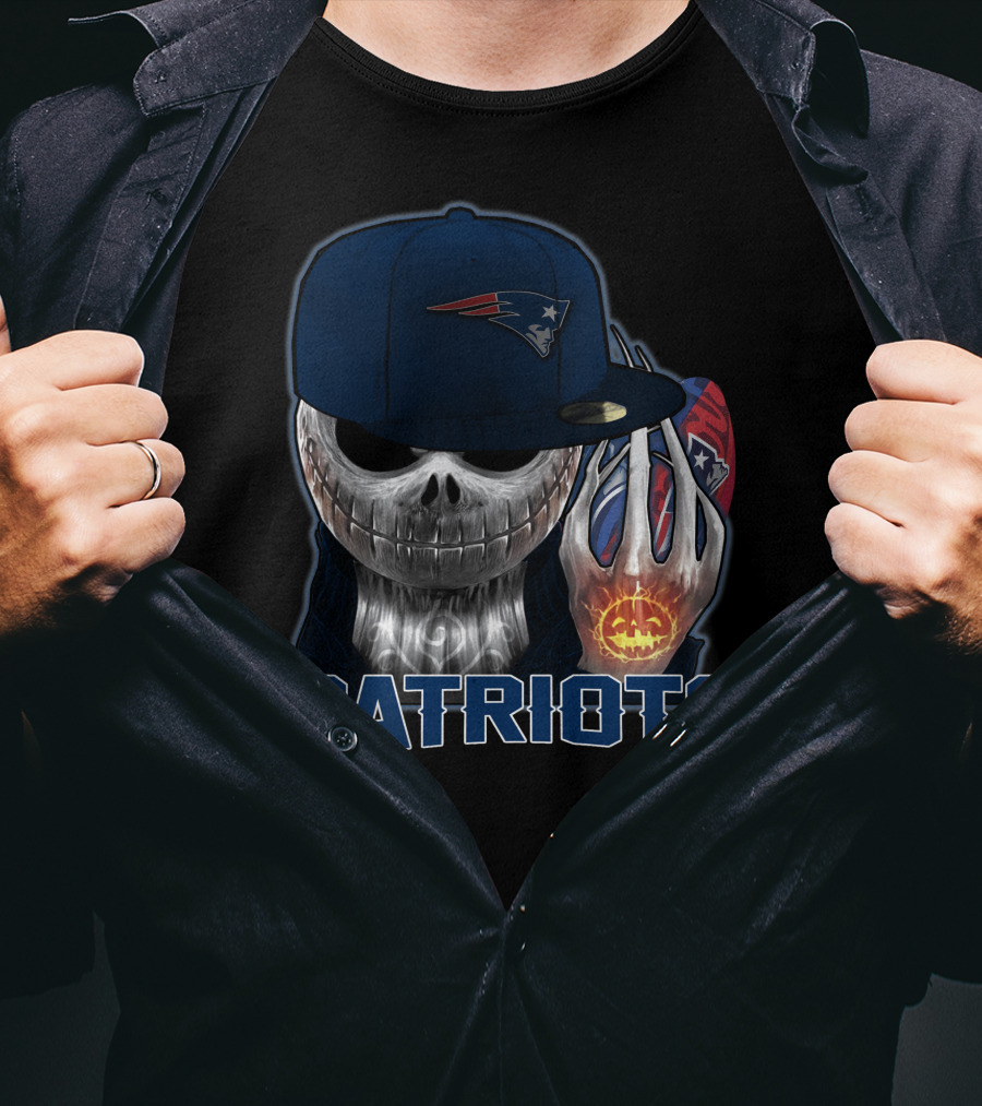 Jackskull New England Patriots Skull Football Fan T-Shirt