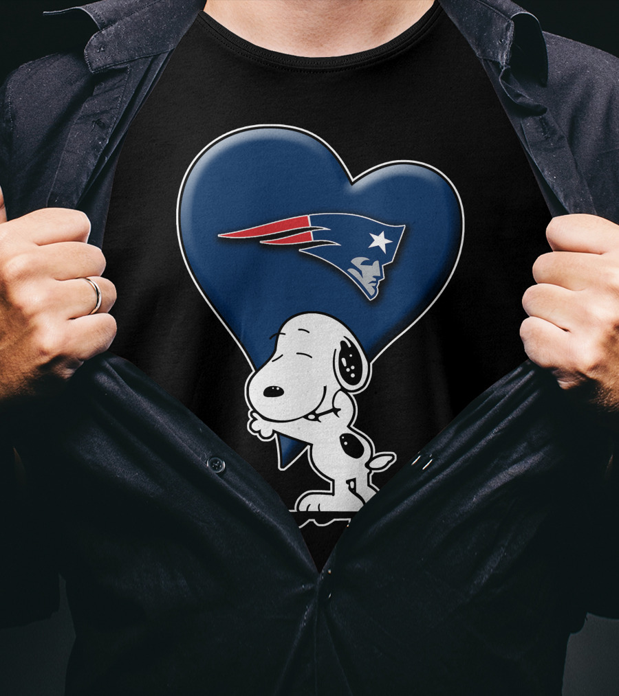 Snoopy Heart Hugging New England Patriots T-Shirt