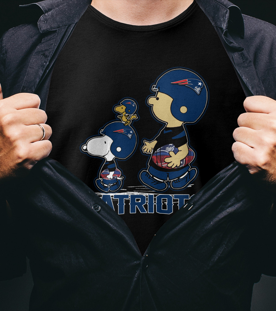 Snoopy Woodstock Charlie Brown Patriots Helmet New England Patriots T-Shirt