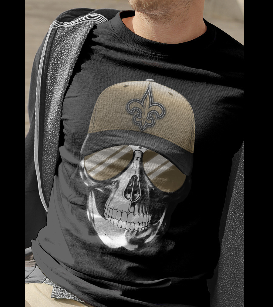 Skull V7 New Orleans Saints Fleur-de-Lis Hat And Sunglasses T-Shirt