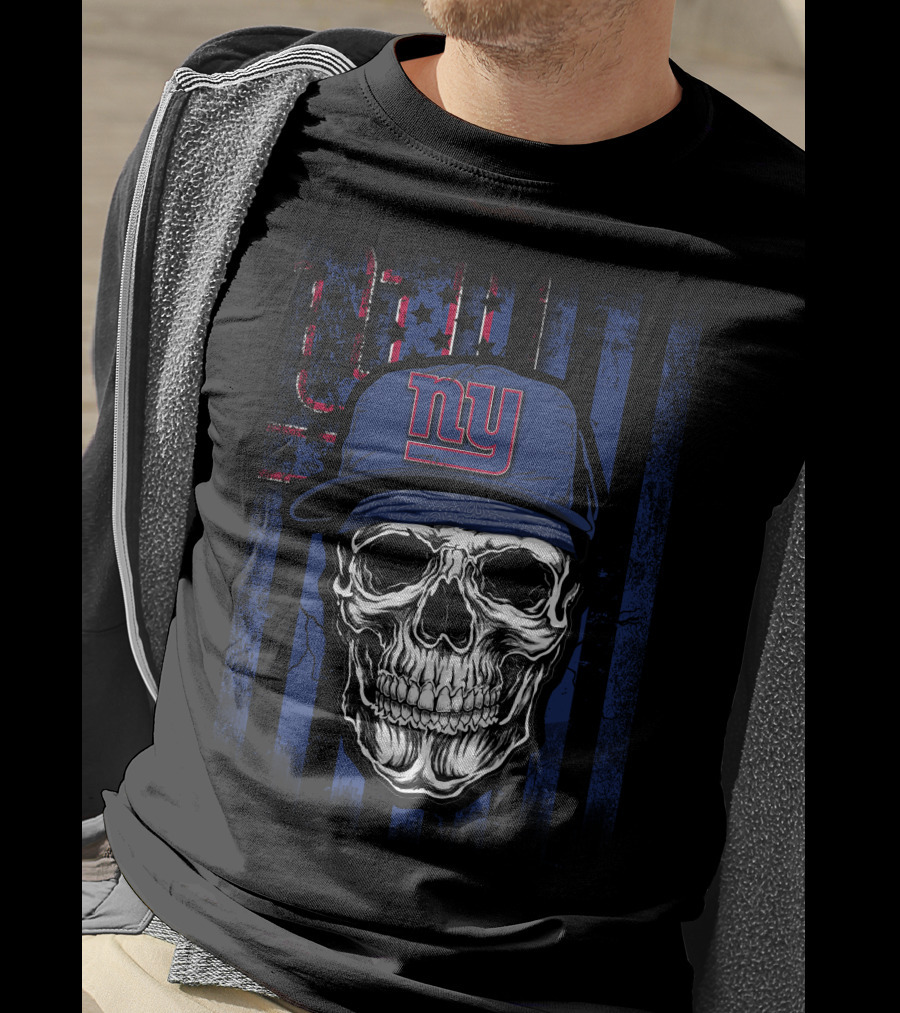 New York Giants Skull With Blue Hat And American Flag Background T-Shirt
