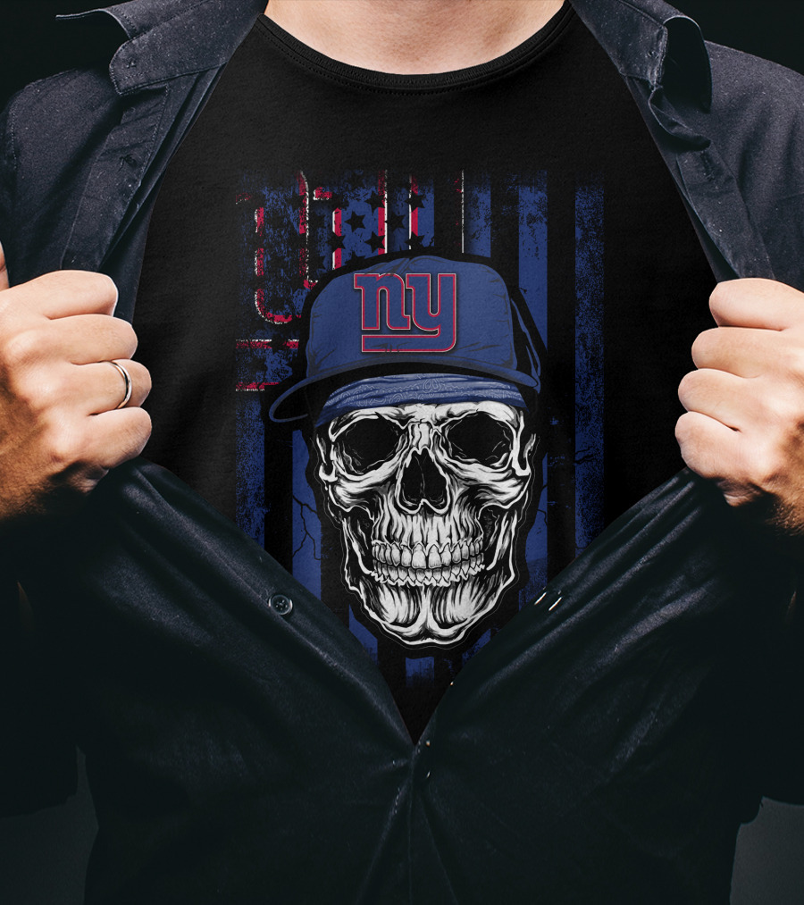 New York Giants Skull With Blue Hat And American Flag Background T-Shirt