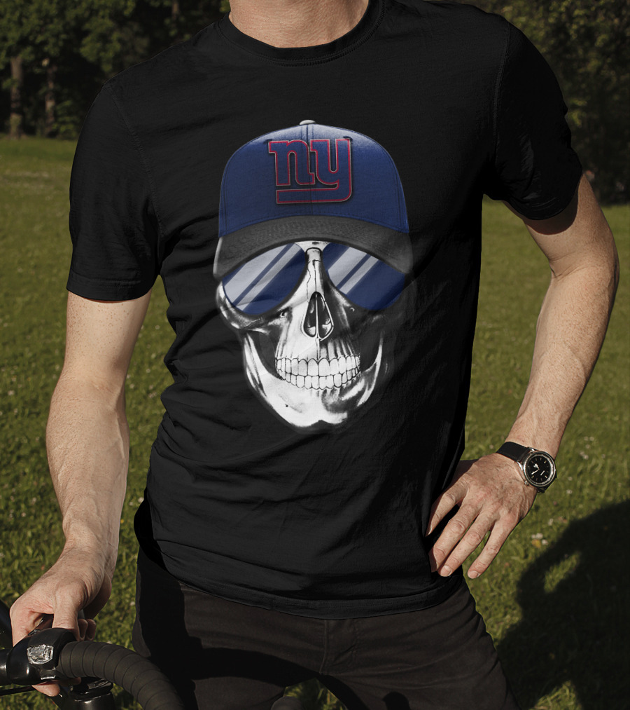 Skull V7 NY Giants Baseball Cap And Sunglasses T-Shirt