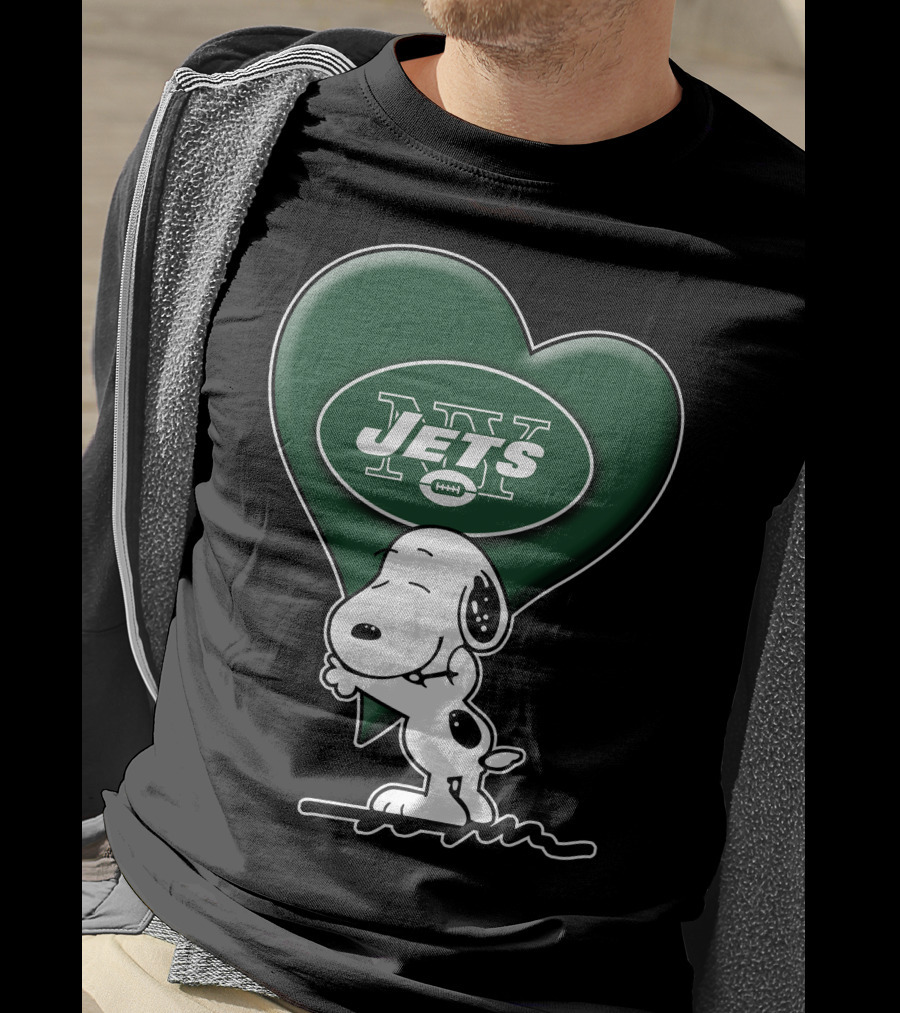 Snoopy Holding Heart Shaped New York Jets T-Shirt