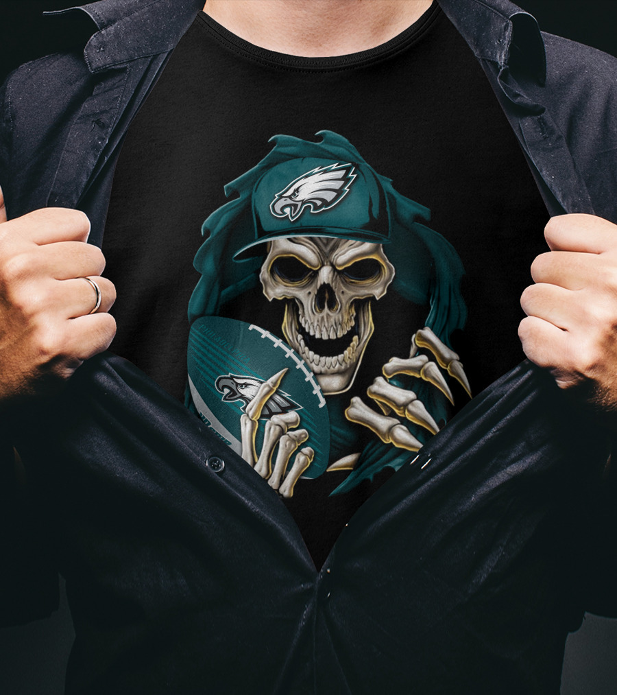 Philadelphia Eagles Skull Holding Football T-Shirt