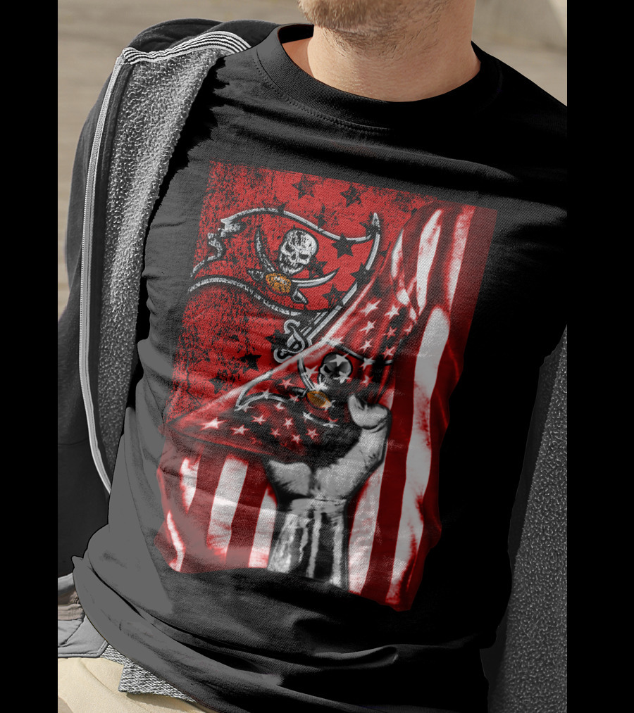 Tampa Bay Buccaneers Flag With Skull And Crossbones T-Shirt