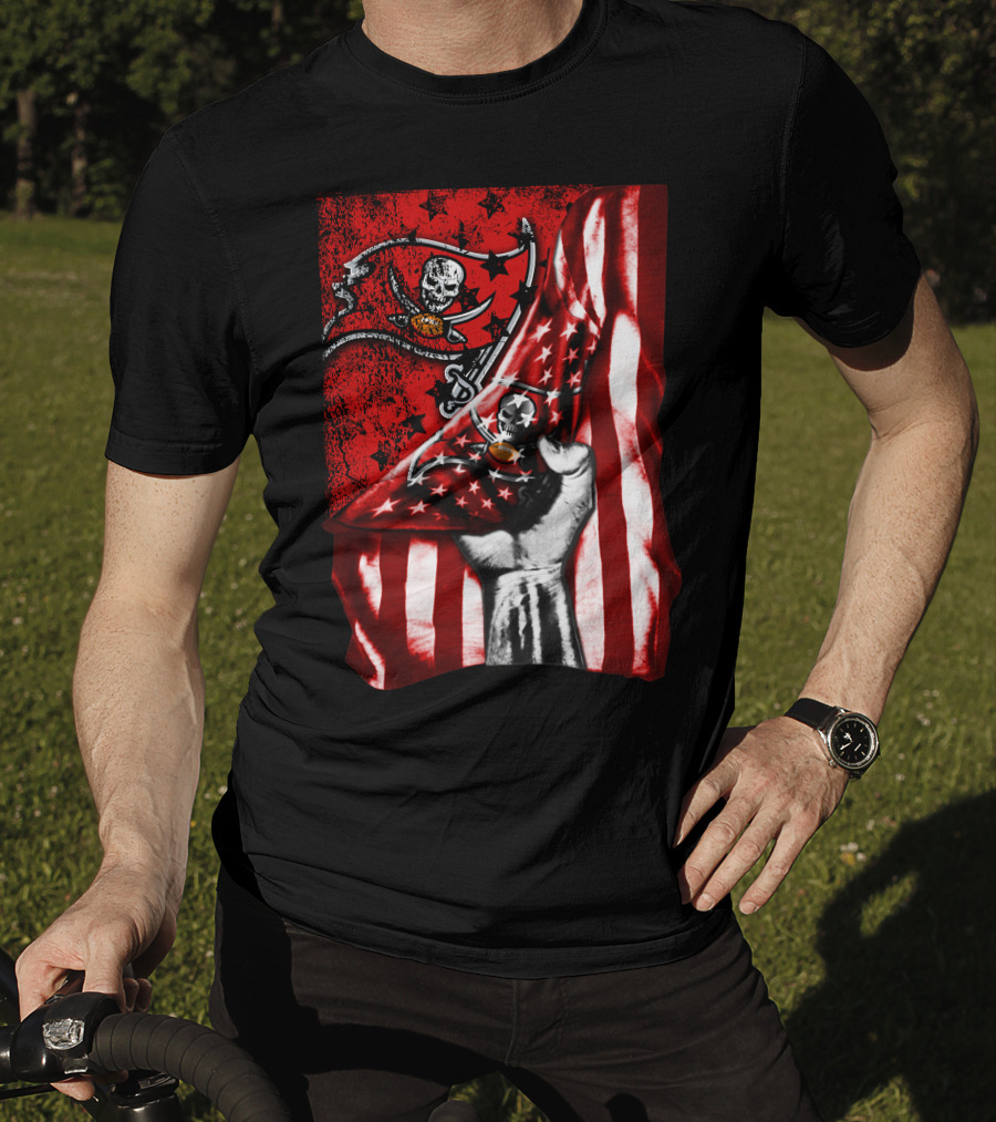 Tampa Bay Buccaneers Flag With Skull And Crossbones T-Shirt