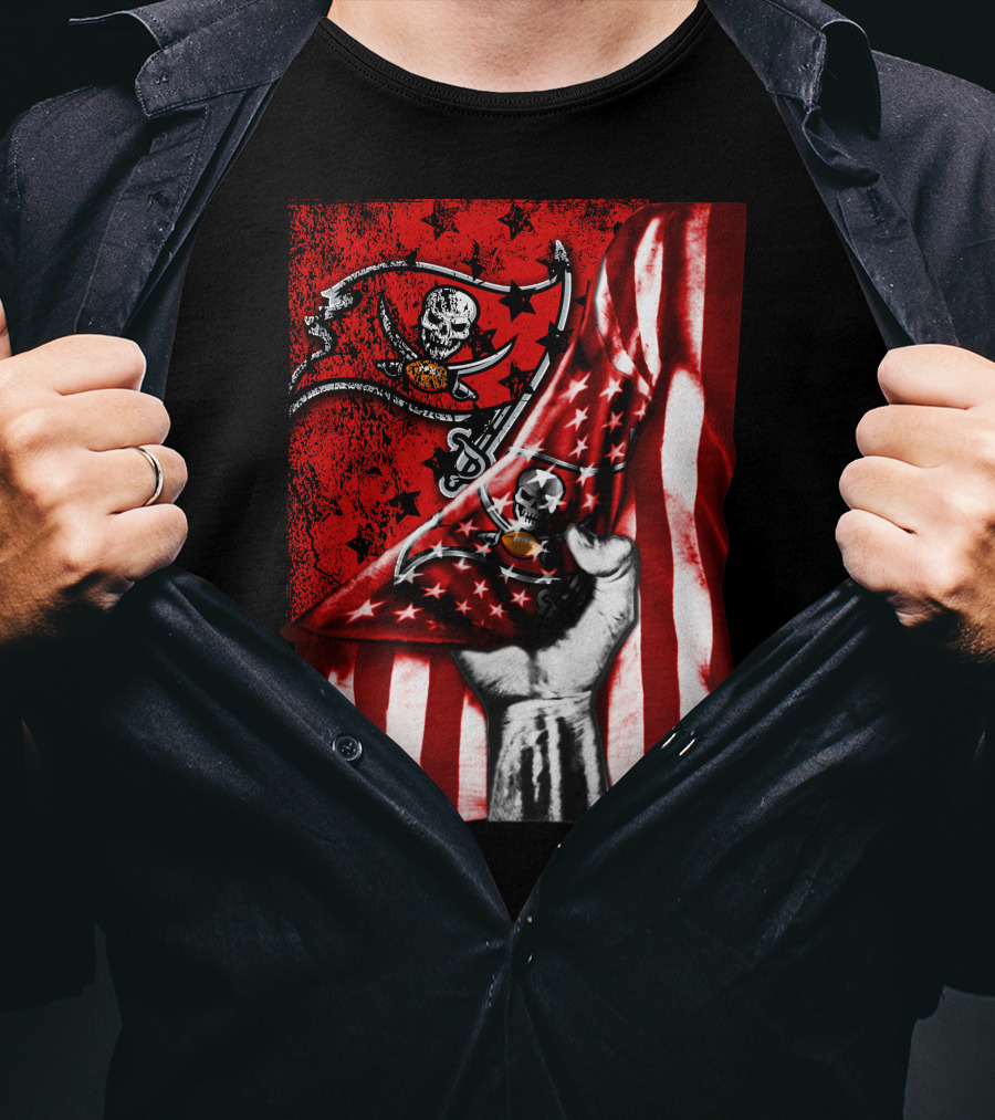 Tampa Bay Buccaneers Flag With Skull And Crossbones T-Shirt
