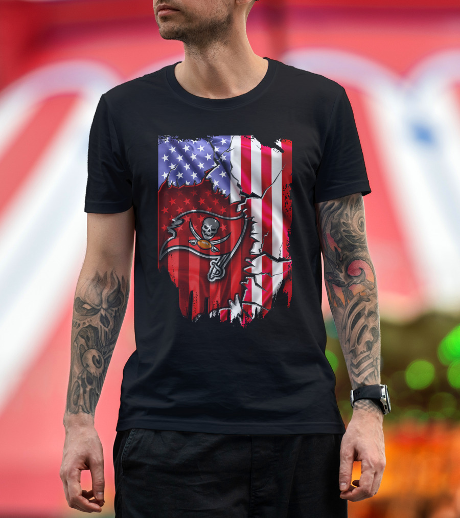 Flag V2 Tampa Bay Buccaneers American Flag Skull And Crossbones Football T-Shirt