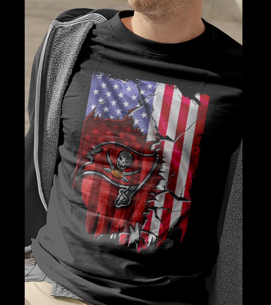 Flag V2 Tampa Bay Buccaneers American Flag Skull And Crossbones Football T-Shirt