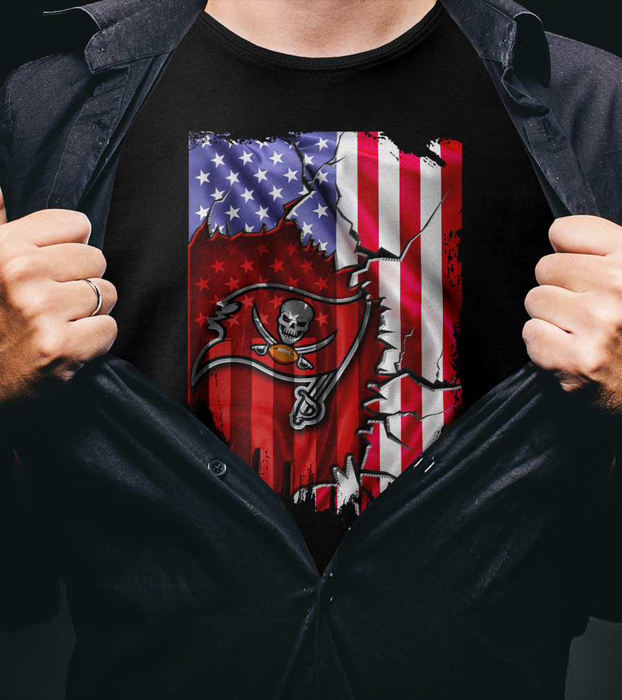 Flag V2 Tampa Bay Buccaneers American Flag Skull And Crossbones Football T-Shirt