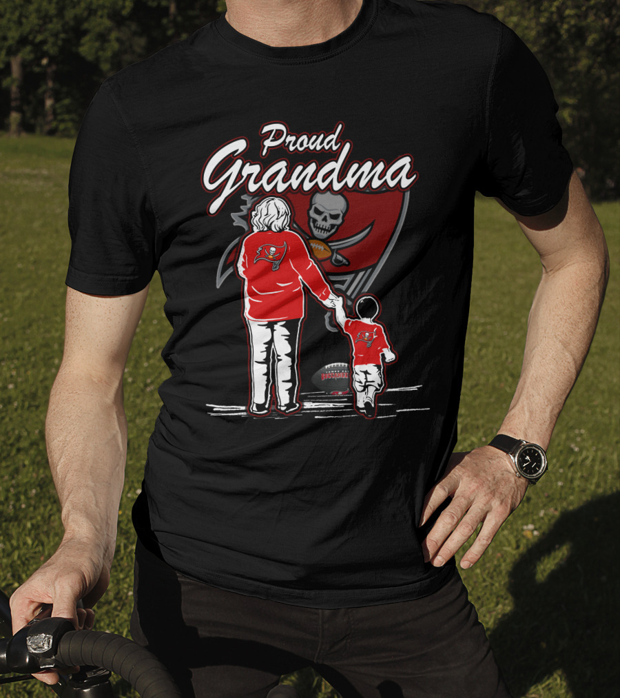Proud Grandma Tampa Bay Buccaneers Football Family T-Shirt