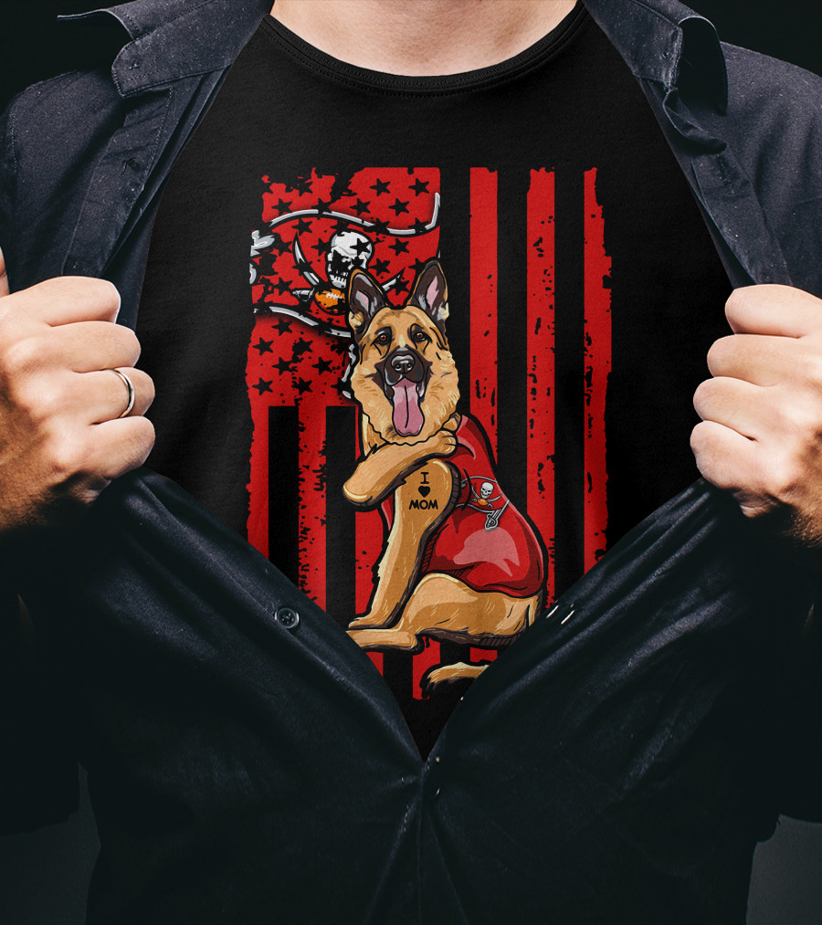 German Shepherd I Love Mom Tampa Bay Buccaneers Flag Background T-Shirt