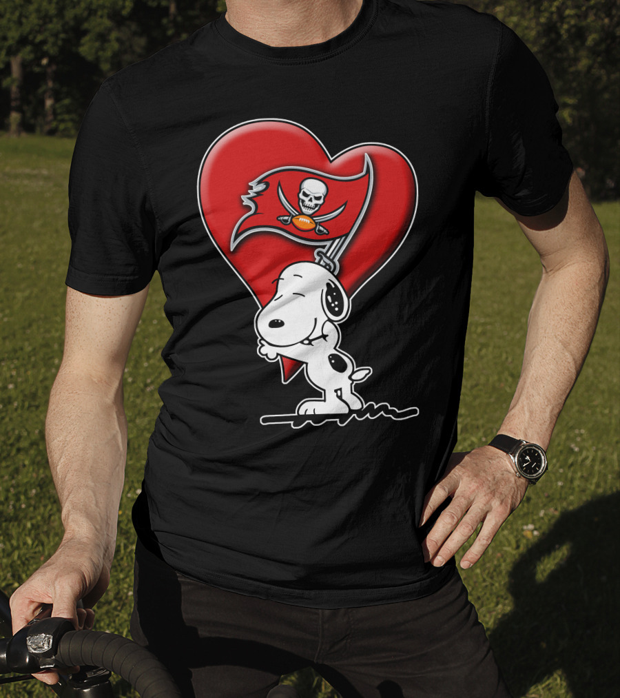 Snoopy Heart Tampa Bay Buccaneers Flag T-Shirt