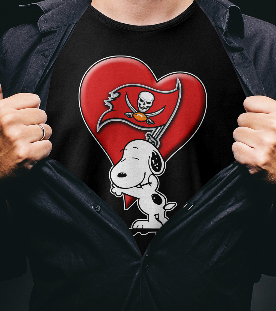 Snoopy Heart Tampa Bay Buccaneers Flag T-Shirt